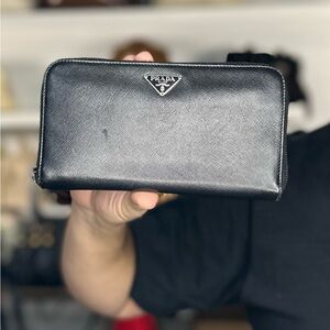 $1000 PRADA SAFFIANO BLACK LONG ZIP WALLET